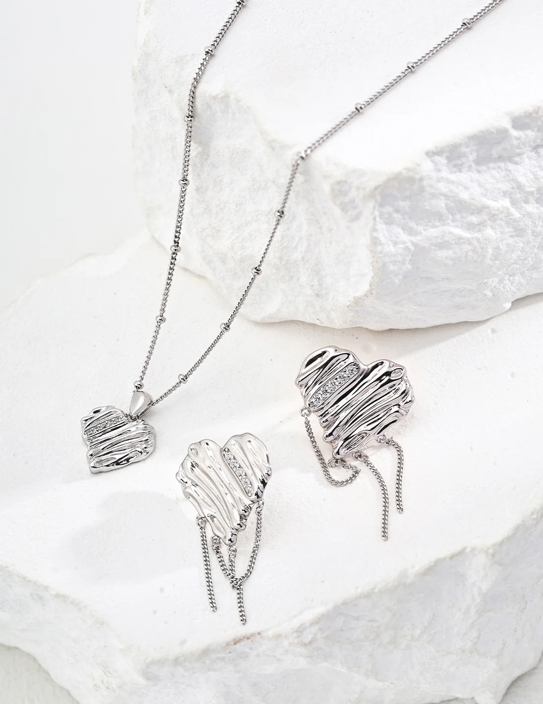 Simple Heart-Shaped Zircon Necklace